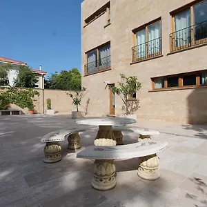 https://apartamentos-villablino-arturo-soria.besthotelstoledo.com